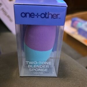 (J26) Two-Tone Blender Sponge - Purple and Blue